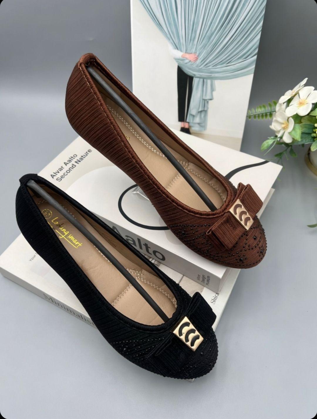 Black & Brown Bow Ornament Pleated Ballet Flats
